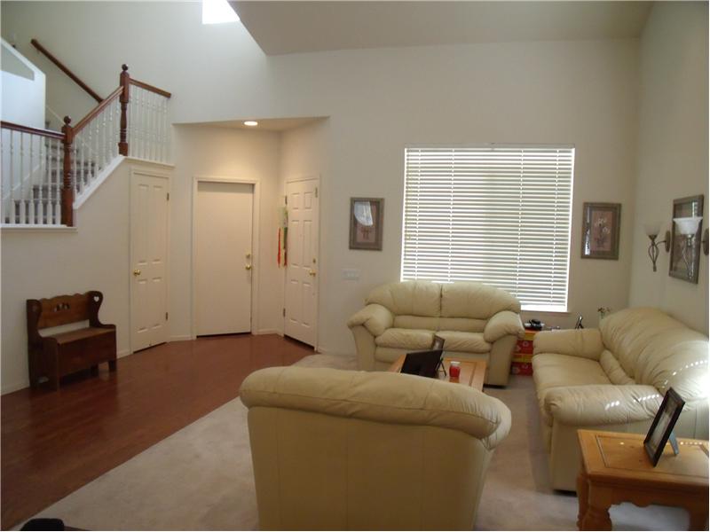 Beautiful Living Room w/Magnificient Tall Ceilings