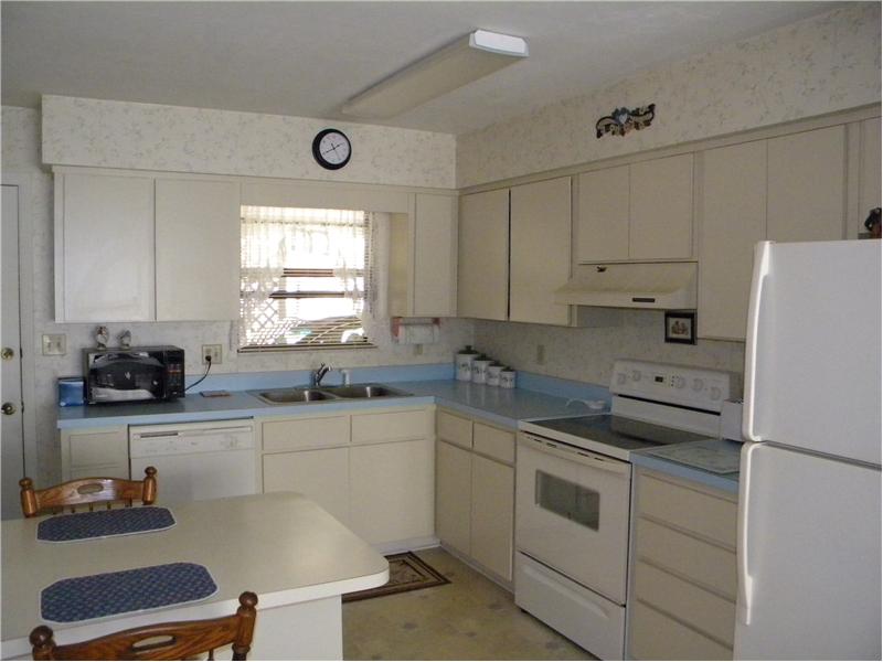 Kitchen has Smooth Top Stove