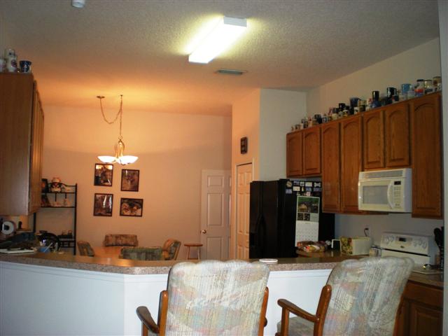 Kitchen & breakfast bar