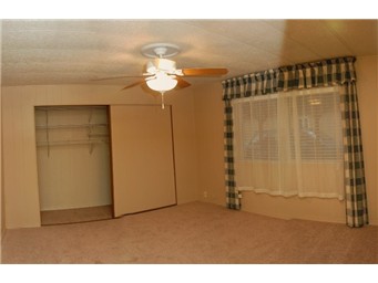 large master with remote ceiling fan