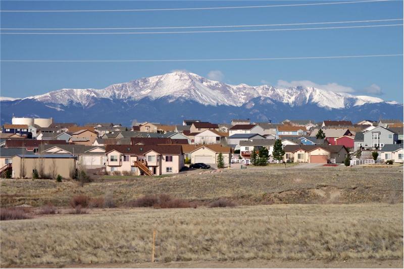 Beautiful unobstructed views of the mountains and Pikes Peak!