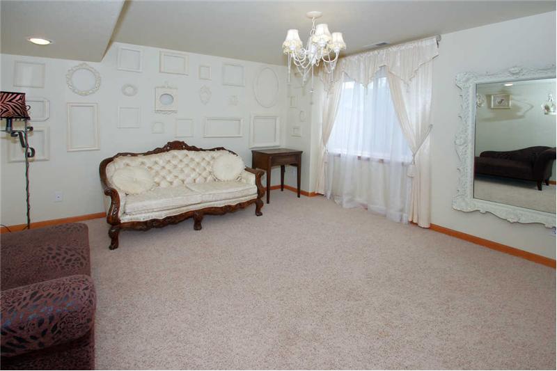 Large basement bedroom 