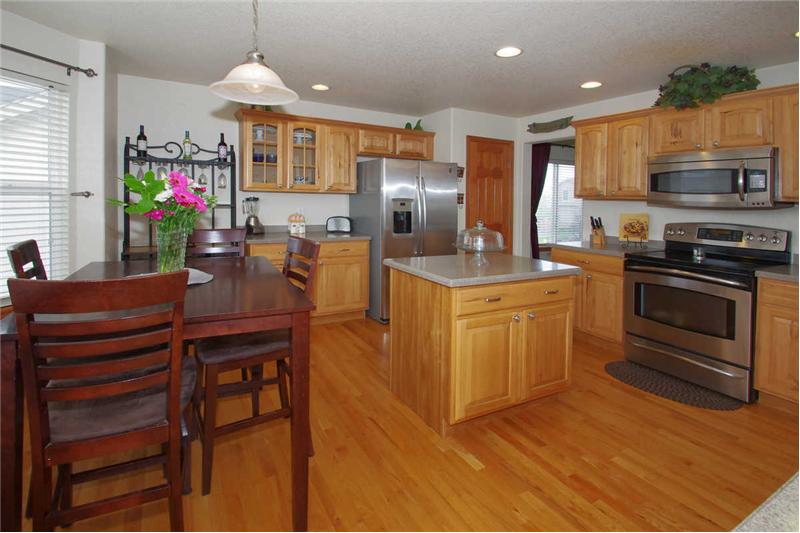 Cabinets have roll out shelving!