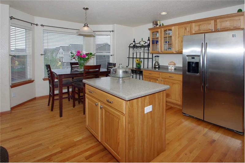 Stainless steel appliances, Corian countertops, kitchen pantry, hardwood floors!