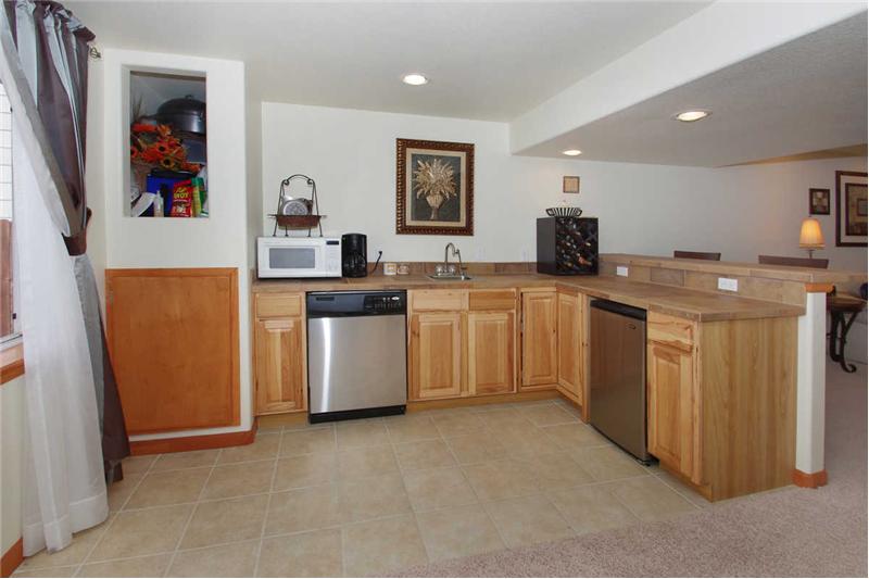 Wet bar with dishwasher and fridge