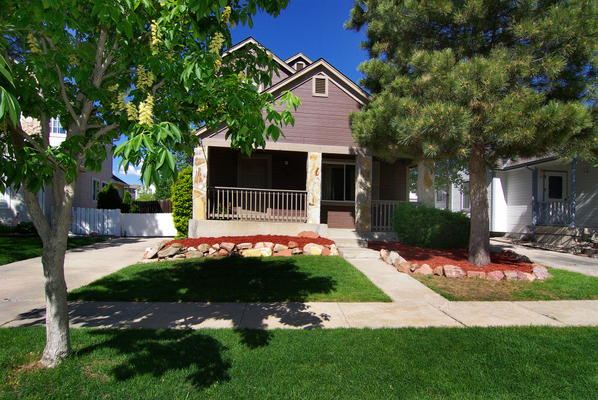 Large, covered front porch!