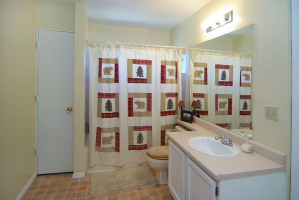 Upper level full bathroom