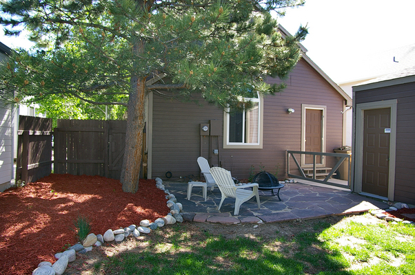 Backyard w/dog run