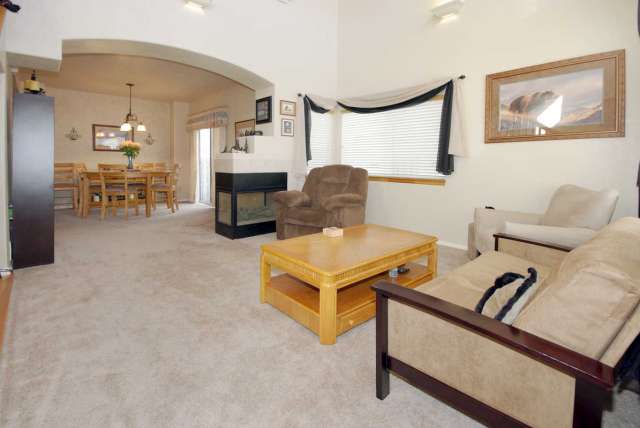 Another photo of the living room