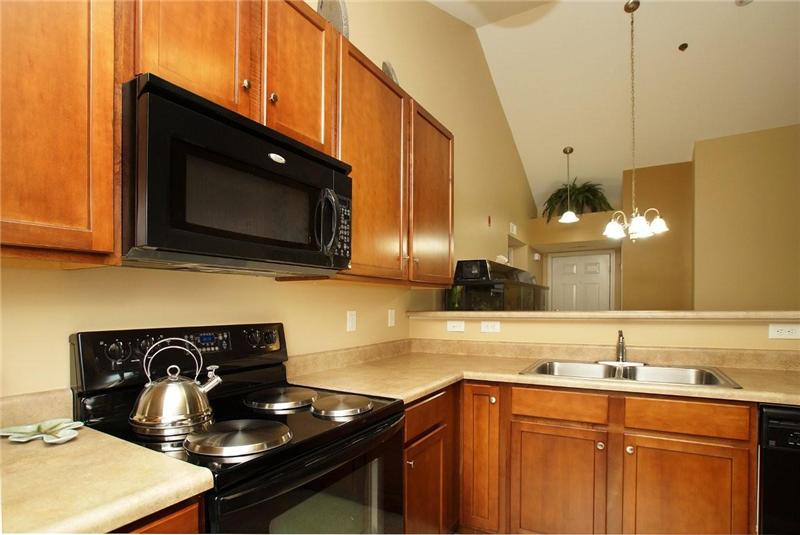 Kitchen- all appliances stay