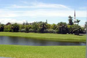 BEAUTIFUL LAKE VIEWS!