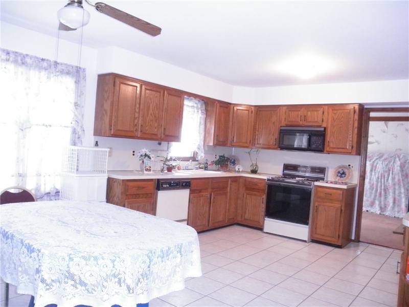 Kitchen eating area