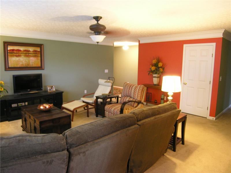 wall to wall carpet, window treatment