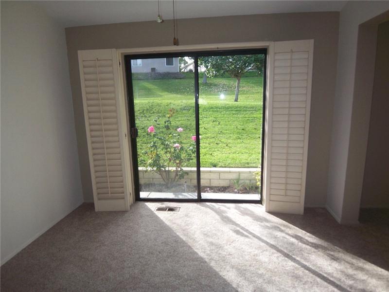 Breakfast or sitting area adjacent to kitchen with access to the yard and greenbelt