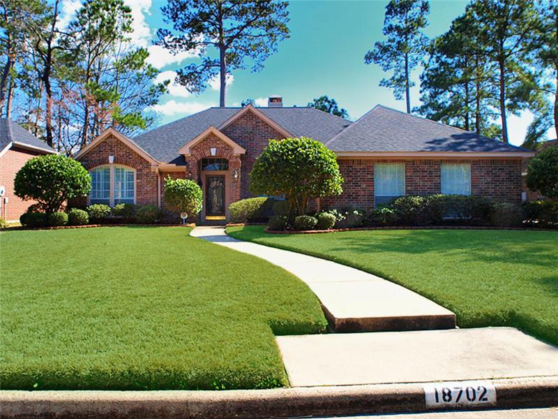 Curb appeal galore for this one-story in Walden on Lake Houston!