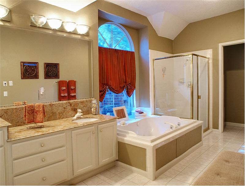 Jet tub & separate shower in the Master Bath.