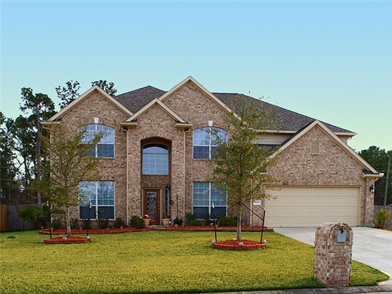 Great curb appeal for this 5 Bedroom Beauty!