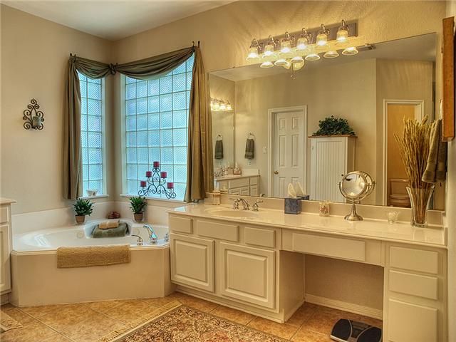 Master Bath is spacious!