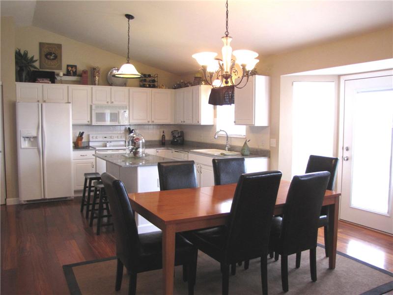 Gourmet Kitchen/Dining