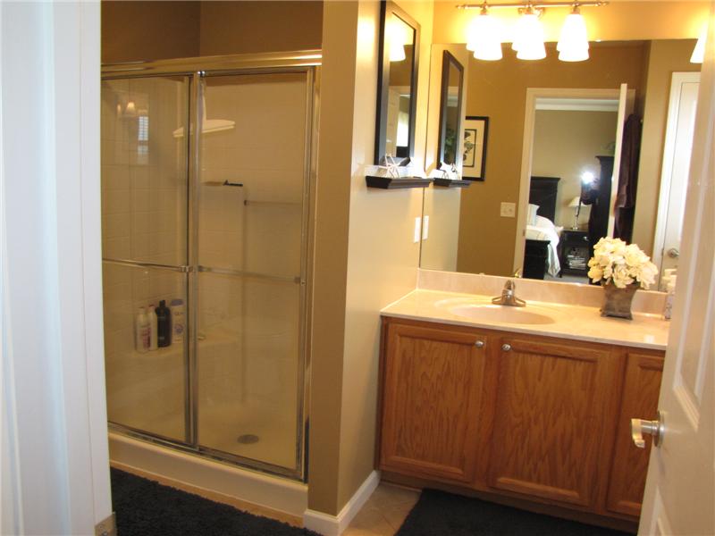 Master Oversized Shower, Tile Floor