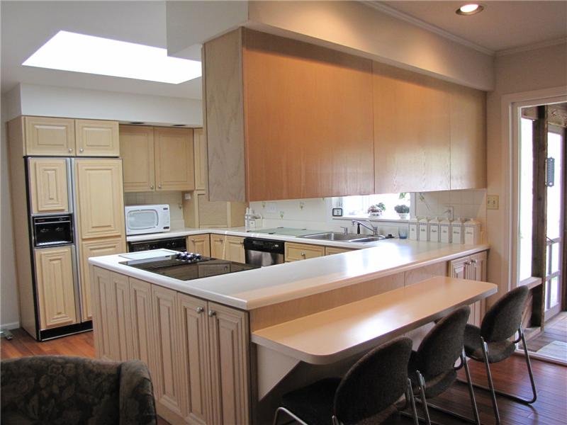 Kitchen Breakfast Bar