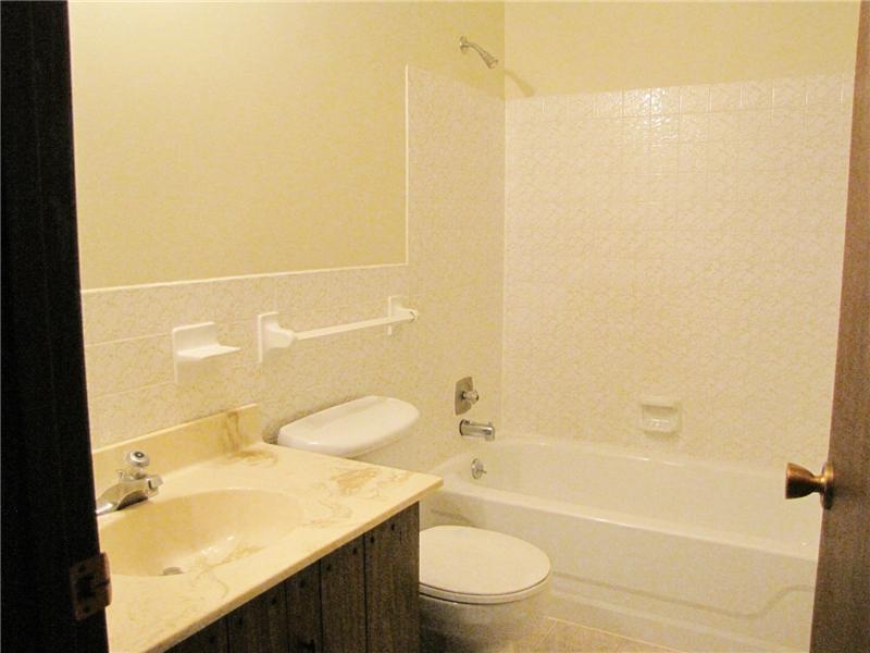 Upstairs full bath