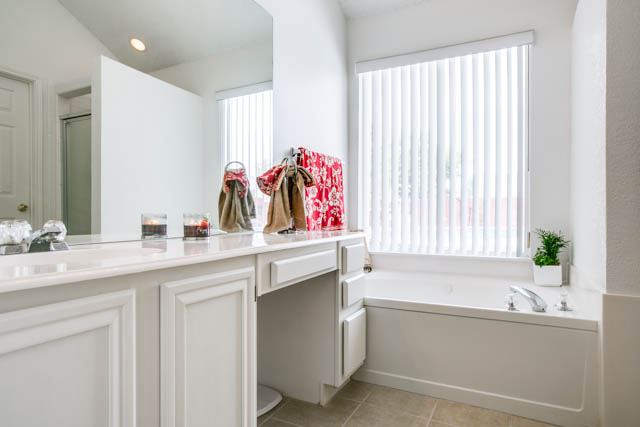Relax in the jetted tub in your master bathroom after a long day!