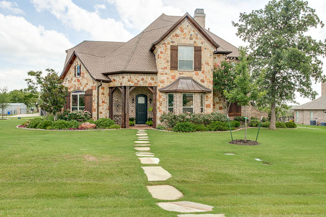 Elegance and tranquility are awaiting you in this gorgeous, immaculate custom built, luxury Steve Watson Home