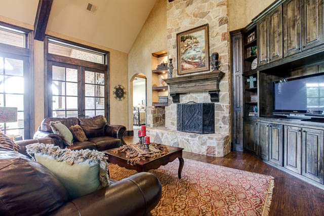 Spend a cozy evening next to the wood burning fireplace during the wintertime!