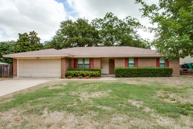 1321 Avenue C for sale. Minutes from UNT!