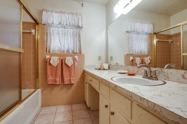 Pictured here is the second full bath in the home for sale.