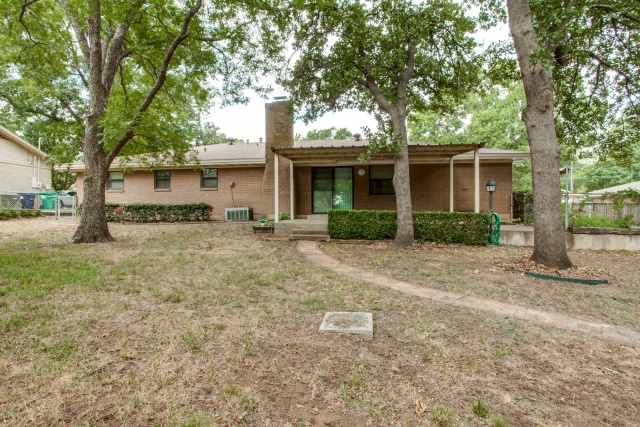 Just minutes from UNT  1321 Avenue C. Do not wait!   