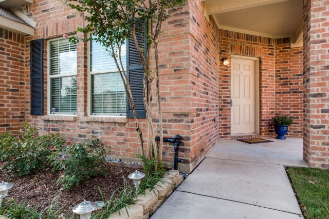 This home offers a landscaped yard and wonderful curb appeal!