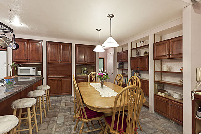 Dining area off of kitchen, tons of storage