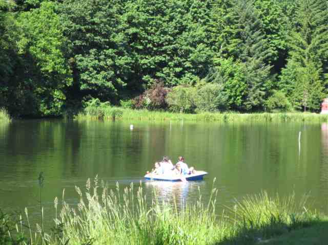 Boating in Fishhawk Lake