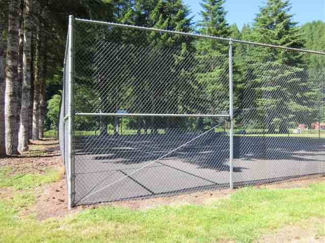 Tennis courts at Fishhawk Lake