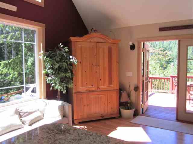 Livingroom opening onto deck