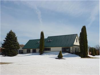 Country Home with Open Floor Plan on 1.5 Acres in Hastings