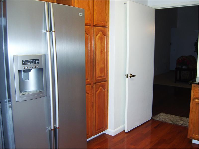 Beautiful Stainless Steel Fridge ss Steel Kitchen at 20644 Oak Creek, Saratoga stays