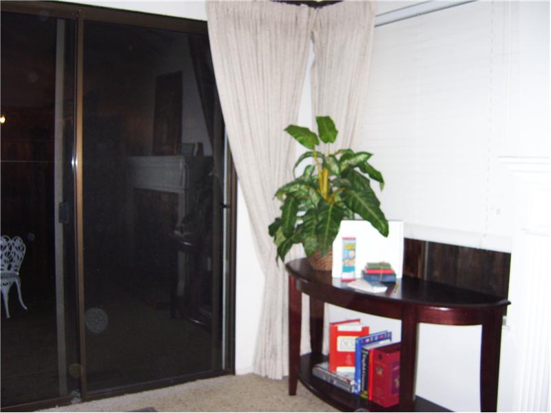 Cozy Study Nook at 20644 Oak Creek, Saratoga