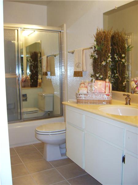 Updated Tile Bath ss Steel Kitchen at 20644 Oak Creek, Saratoga