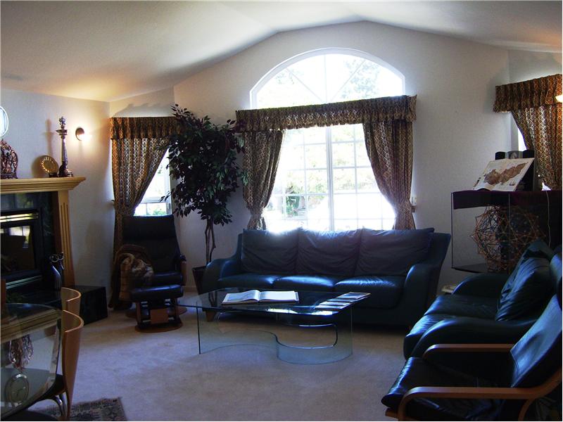 Dramatic Cathedral Ceilings & Palladian Windows!