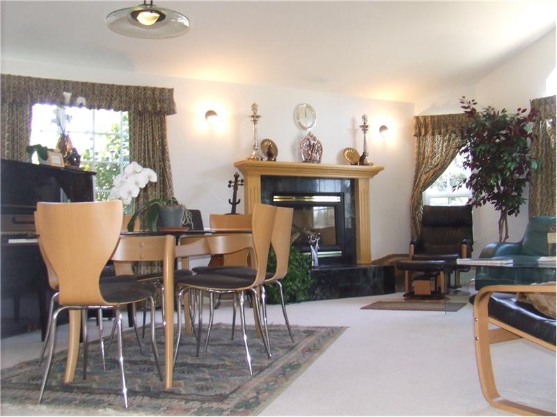 Bright & Lovely Dining & Living Overlook Rose Garden