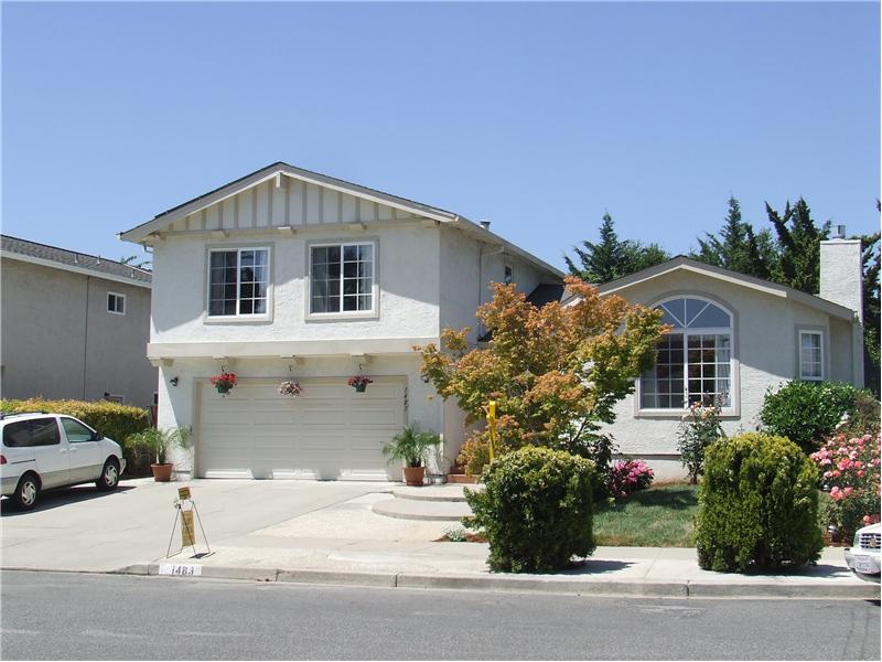 Beautiful Semi-Custom Home! Feels Like Paradise!