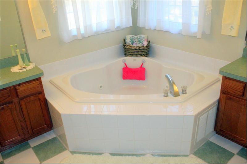 Jetted Tub in Master Bath