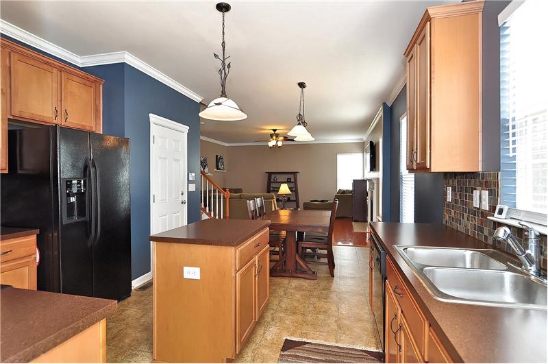 Double stainless steel sinks & included refrigerator