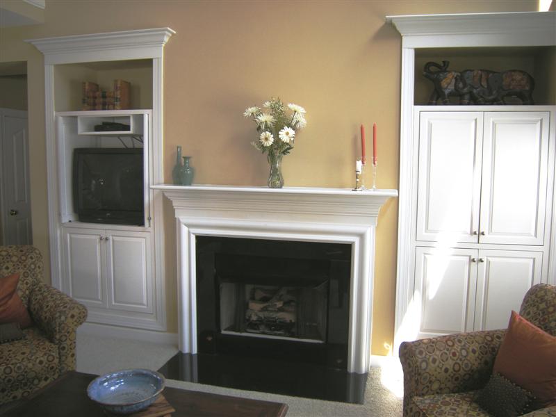 Gaslog fireplace and built-ins adorn the greatroom