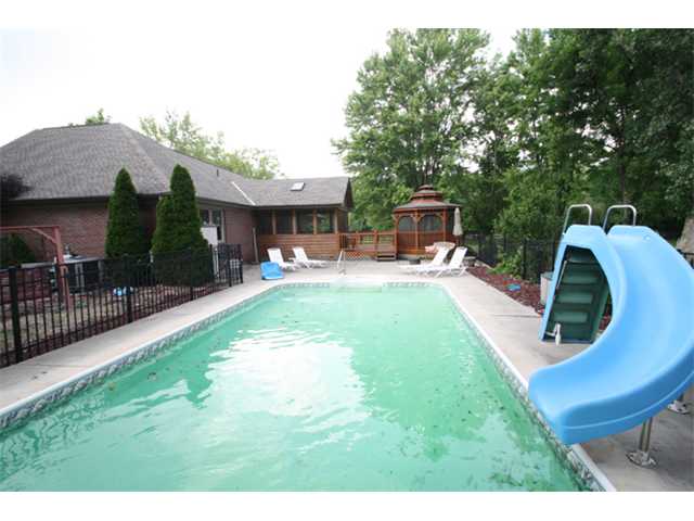 Swimming Pool/Hot Tub/Sauna