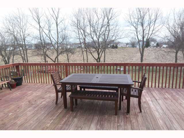 Yard/Garden:   Entertainment size deck overlooks open space