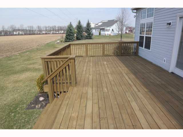 Patio/Deck:   Entertainment size deck overlooks large cul de sac yard